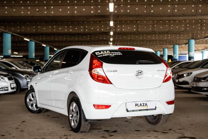 Hyundai Solaris I Рестайлинг с пробегом 2015 года, цена 999 000 рублей, 205368 км, хэтчбек, Автокод Объявления