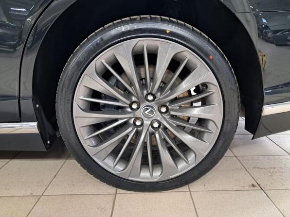 Lexus LS V с пробегом 2018 года, цена 5 315 000 рублей, 173380 км, седан, Автокод Объявления