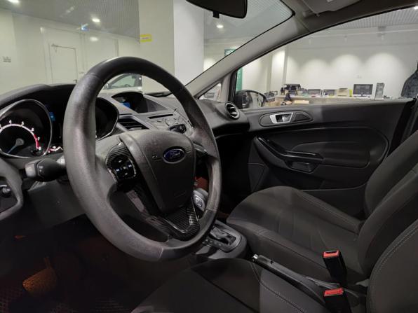 Ford Fiesta Mk6 Рестайлинг с пробегом 2016 года, цена 880 000 рублей, 90549 км, хэтчбек, Автокод Объявления