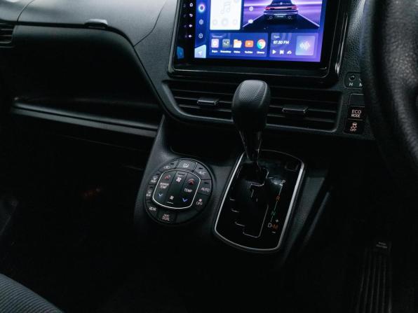 Toyota Noah III (R80) Рестайлинг с пробегом 2018 года, цена 2 490 000 рублей, 76949 км, минивэн, Автокод Объявления