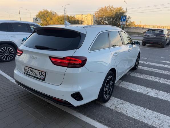 Kia Ceed III Рестайлинг с пробегом 2022 года, цена 2 349 000 рублей, 53650 км, универсал, Автокод Объявления