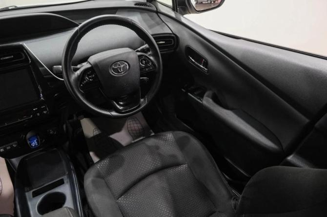 Toyota Prius IV Рестайлинг (XW50) с пробегом 2019 года, цена 1 869 000 рублей, 141000 км, лифтбек, Автокод Объявления