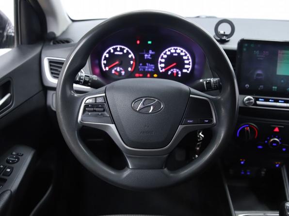Hyundai Solaris II с пробегом 2018 года, цена 930 000 рублей, 251957 км, седан, Автокод Объявления