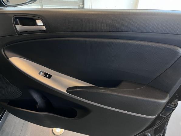 Hyundai Solaris I Рестайлинг с пробегом 2015 года, цена 800 000 рублей, 213002 км, хэтчбек, Автокод Объявления
