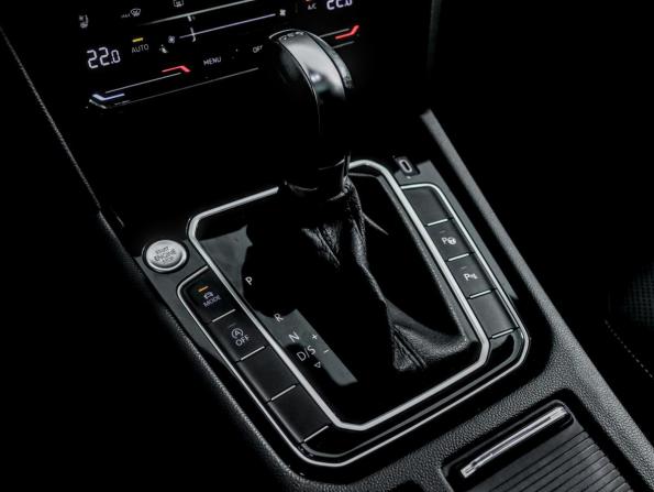Volkswagen Passat CC II Рестайлинг с пробегом 2022 года, цена 3 490 000 рублей, 59850 км, лифтбек, Автокод Объявления