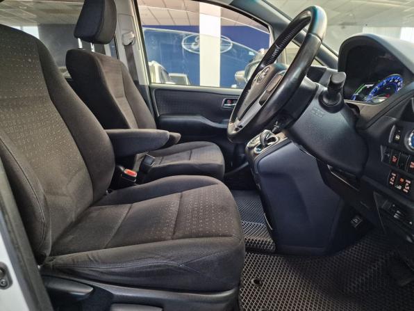 Toyota Voxy III (R80) с пробегом 2014 года, цена 1 650 000 рублей, 237381 км, минивэн, Автокод Объявления