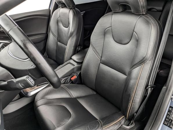 Volvo V40 II Рестайлинг с пробегом 2019 года, цена 2 260 000 рублей, 28752 км, хэтчбек, Автокод Объявления