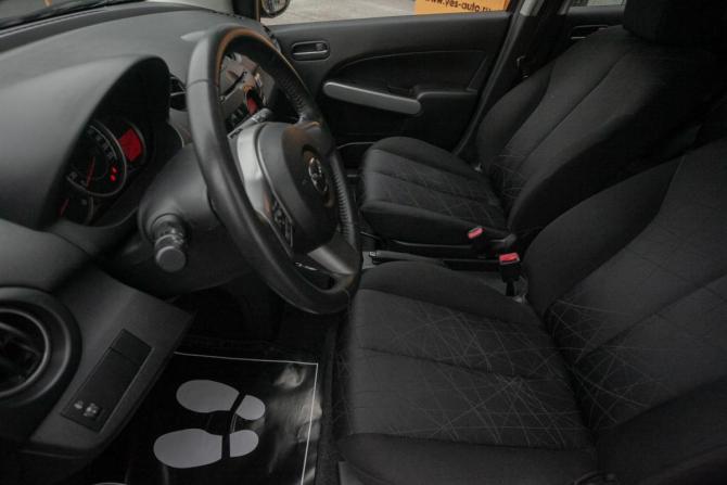Mazda 2 II Рестайлинг (DE2) с пробегом 2011 года, цена 935 000 рублей, 56000 км, хэтчбек, Автокод Объявления