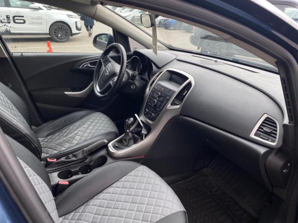 Opel Astra J с пробегом 2011 года, цена 599 000 рублей, 147332 км, хэтчбек, Автокод Объявления