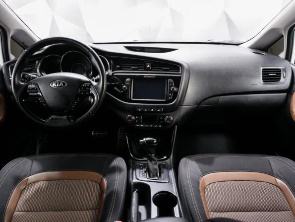Kia Ceed II Рестайлинг с пробегом 2018 года, цена 1 366 000 рублей, 130050 км, универсал, Автокод Объявления