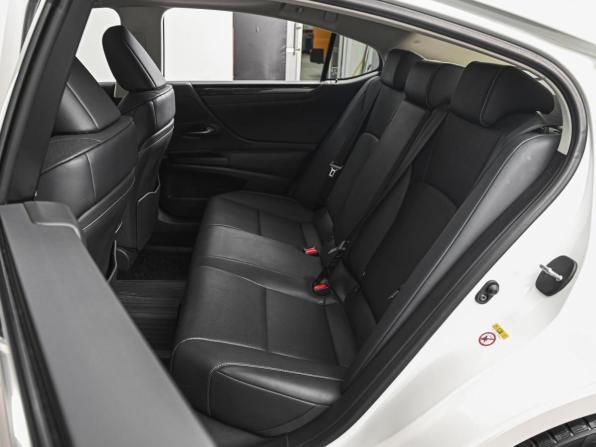 Lexus ES VII с пробегом 2018 года, цена 4 264 000 рублей, 82154 км, седан, Автокод Объявления