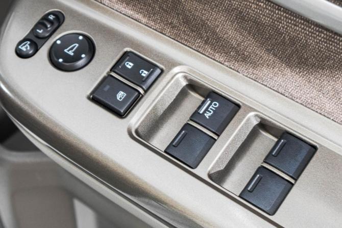 Honda Stepwgn V с пробегом 2015 года, цена 1 889 000 рублей, 91000 км, минивэн, Автокод Объявления