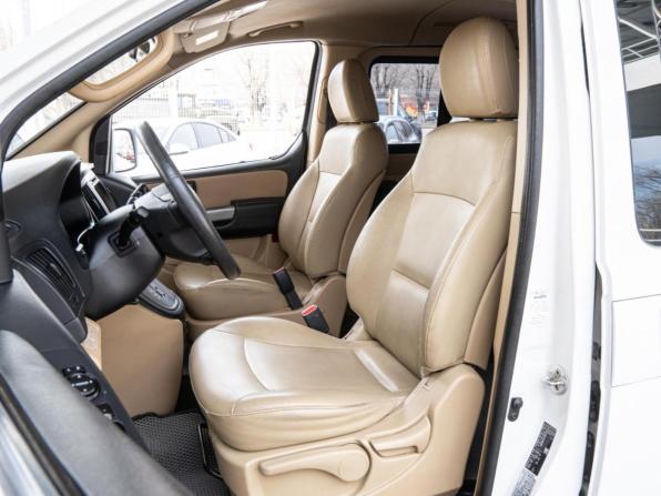 Hyundai H-1 II с пробегом 2015 года, цена 2 070 000 рублей, 215210 км, фургон, Автокод Объявления
