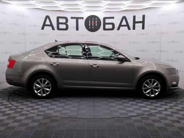 Skoda Octavia III (A7) Рестайлинг с пробегом 2018 года, цена 1 640 000 рублей, 129477 км, лифтбек, Автокод Объявления