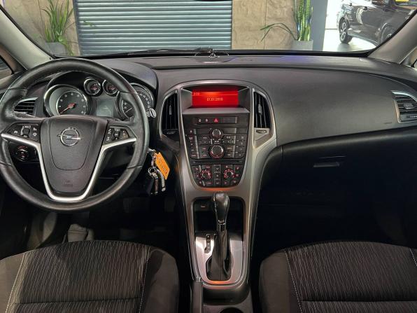 Opel Astra J Рестайлинг с пробегом 2014 года, цена 1 090 000 рублей, 115299 км, хэтчбек, Автокод Объявления