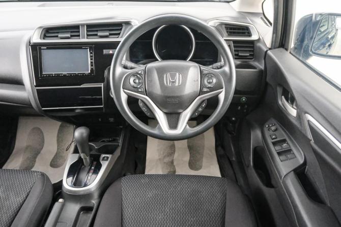 Honda Fit III Рестайлинг с пробегом 2017 года, цена 1 199 000 рублей, 75000 км, хэтчбек, Автокод Объявления