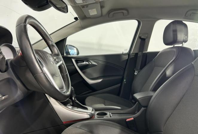 Opel Astra J с пробегом 2011 года, цена 590 000 рублей, 198947 км, хэтчбек, Автокод Объявления