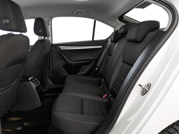 Skoda Octavia III (A7) Рестайлинг с пробегом 2019 года, цена 1 200 000 рублей, 204203 км, лифтбек, Автокод Объявления