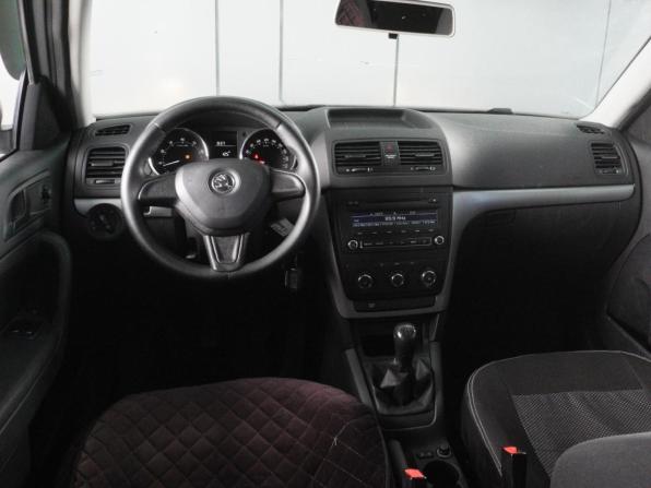 Skoda Yeti I Рестайлинг с пробегом 2015 года, цена 979 000 рублей, 239533 км, внедорожник, Автокод Объявления