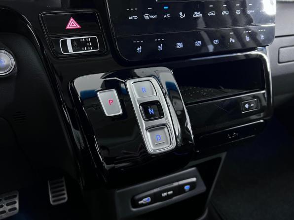Hyundai Staria I с пробегом 2025 года, цена 8 999 900 рублей, 50 км, минивэн, Автокод Объявления