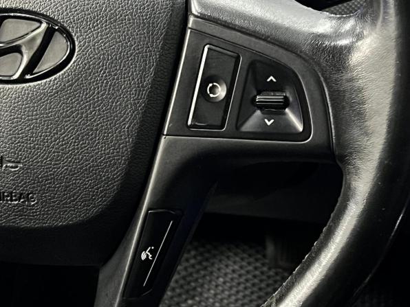 Hyundai Solaris I с пробегом 2012 года, цена 800 000 рублей, 237415 км, седан, Автокод Объявления