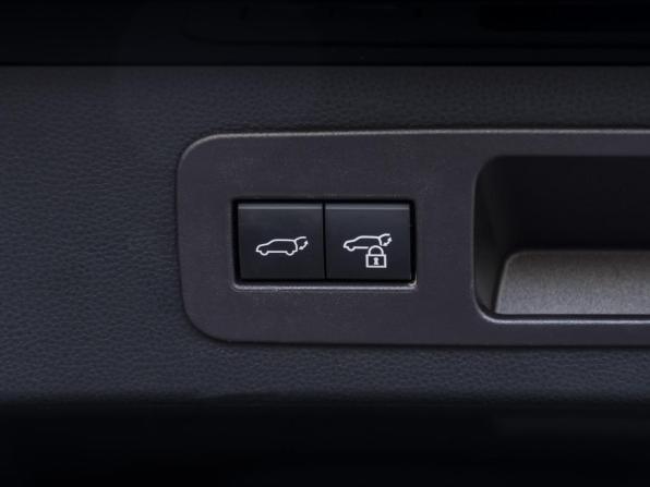 Toyota Land Cruiser 300 Series с пробегом 2023 года, цена 13 598 000 рублей, 18930 км, внедорожник, Автокод Объявления