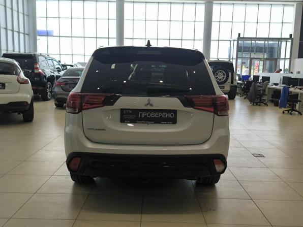 Mitsubishi Outlander III Рестайлинг 3 с пробегом 2021 года, цена 2 700 000 рублей, 72822 км, внедорожник, Автокод Объявления