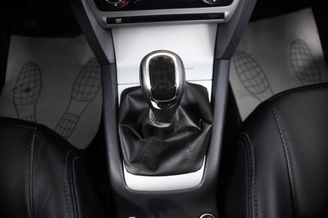 Skoda Octavia II (A5) Рестайлинг с пробегом 2013 года, цена 899 000 рублей, 281000 км, лифтбек, Автокод Объявления