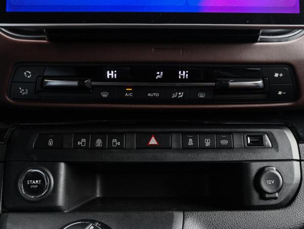 Peugeot Traveller I с пробегом 2018 года, цена 2 690 000 рублей, 180066 км, минивэн, Автокод Объявления