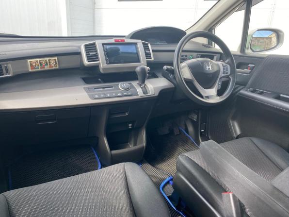 Honda Freed I Рестайлинг с пробегом 2013 года, цена 1 260 000 рублей, 164904 км, компактвэн, Автокод Объявления