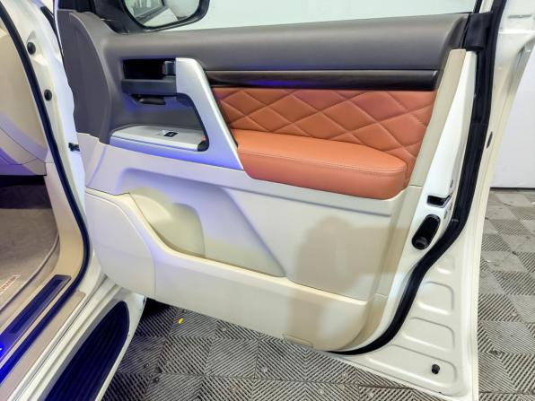Toyota Land Cruiser 200 Series Рестайлинг 2 с пробегом 2020 года, цена 7 400 000 рублей, 127645 км, внедорожник, Автокод Объявления