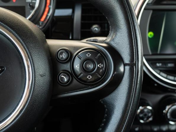 Mini Hatch III (F55/F56) Рестайлинг с пробегом 2020 года, цена 2 160 000 рублей, 73274 км, хэтчбек, Автокод Объявления