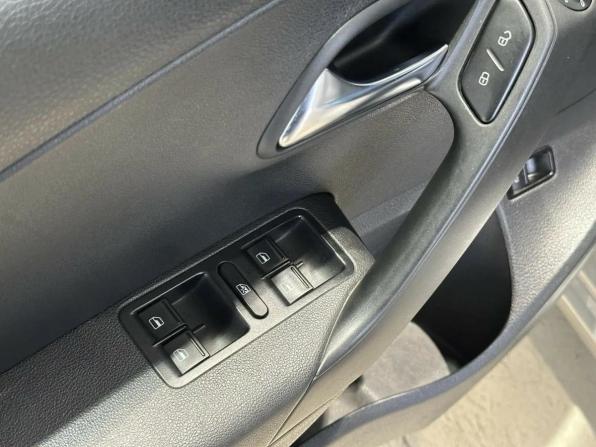 Volkswagen Polo V Рестайлинг с пробегом 2018 года, цена 999 000 рублей, 175000 км, седан, Автокод Объявления