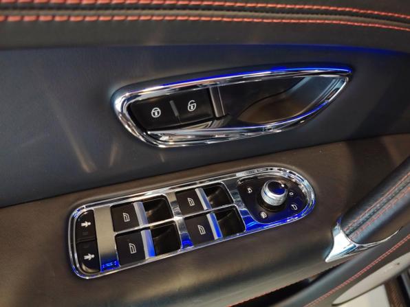 Bentley Bentayga I с пробегом 2017 года, цена 11 643 000 рублей, 70138 км, внедорожник, Автокод Объявления