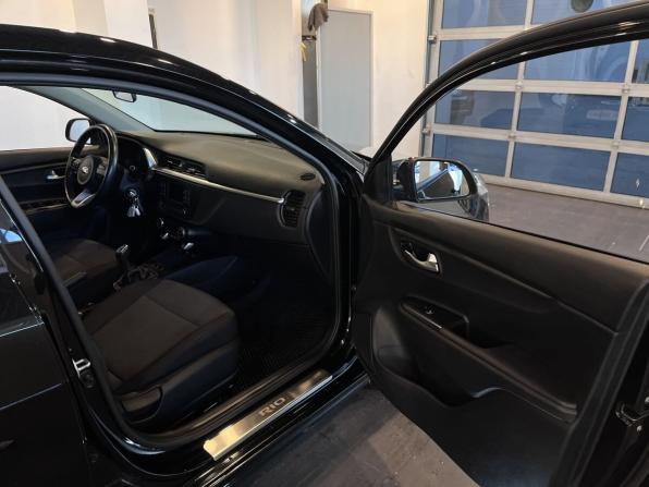Kia Rio IV Рестайлинг с пробегом 2021 года, цена 1 655 000 рублей, 98445 км, седан, Автокод Объявления