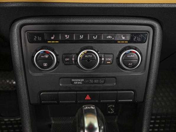 Volkswagen Beetle II (A5) с пробегом 2013 года, цена 1 399 000 рублей, 102646 км, хэтчбек, Автокод Объявления