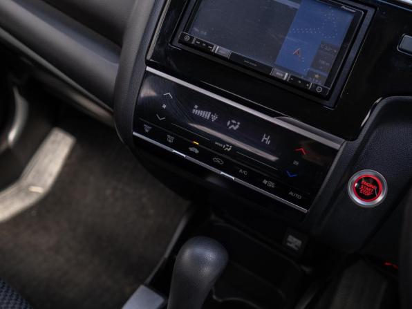 Honda Fit III Рестайлинг с пробегом 2018 года, цена 1 129 000 рублей, 156004 км, хэтчбек, Автокод Объявления