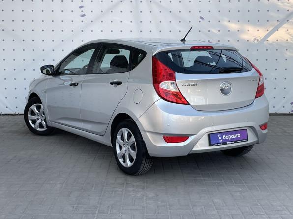 Hyundai Solaris I с пробегом 2013 года, цена 870 000 рублей, 128031 км, хэтчбек, Автокод Объявления