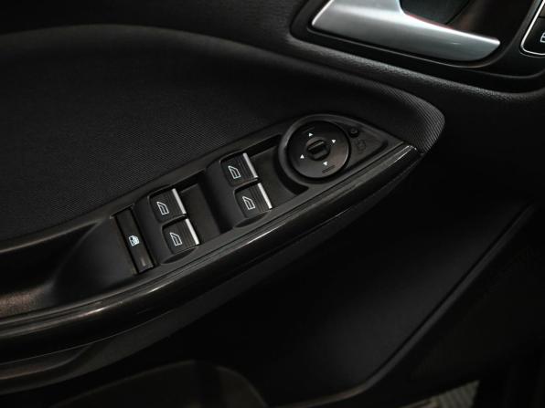 Ford Focus III Рестайлинг с пробегом 2015 года, цена 1 190 000 рублей, 204169 км, седан, Автокод Объявления