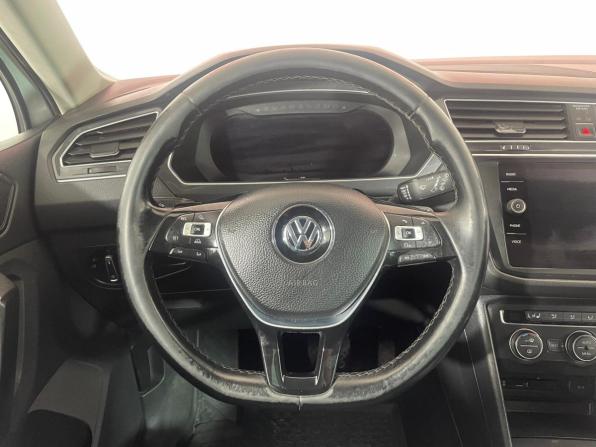Volkswagen Tiguan II с пробегом 2017 года, цена 1 849 000 рублей, 215347 км, внедорожник, Автокод Объявления