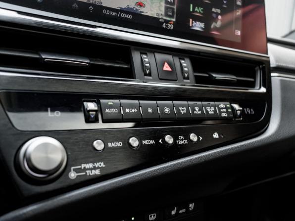 Lexus ES VII с пробегом 2021 года, цена 3 490 000 рублей, 68958 км, седан, Автокод Объявления