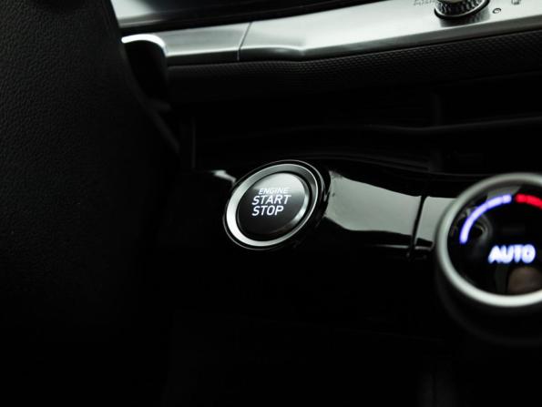 Hyundai Lafesta I Рестайлинг с пробегом 2023 года, цена 2 499 700 рублей, 15500 км, седан, Автокод Объявления