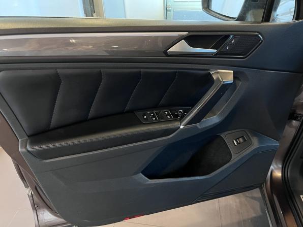 Volkswagen Tiguan II с пробегом 2018 года, цена 2 330 000 рублей, 151150 км, внедорожник, Автокод Объявления