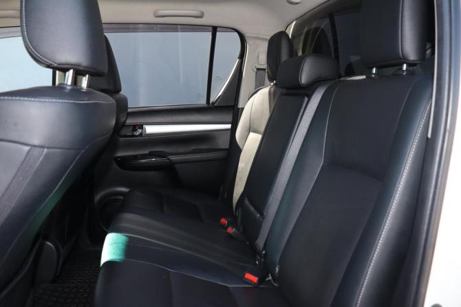 Toyota Hilux VIII с пробегом 2015 года, цена 3 090 000 рублей, 210004 км, пикап, Автокод Объявления