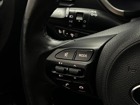 Kia Rio IV Рестайлинг с пробегом 2021 года, цена 1 333 000 рублей, 76404 км, хэтчбек, Автокод Объявления