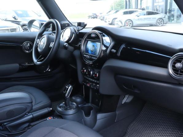 Mini Hatch III (F55/F56) Рестайлинг 2 с пробегом 2021 года, цена 2 670 000 рублей, 36050 км, хэтчбек, Автокод Объявления