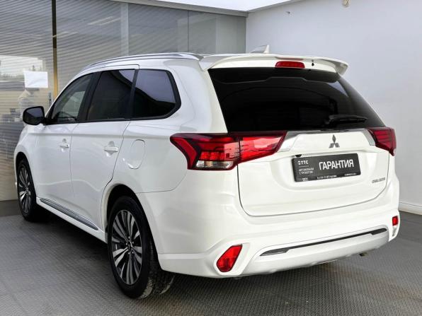 Mitsubishi Outlander III Рестайлинг 3 с пробегом 2022 года, цена 2 650 000 рублей, 22630 км, внедорожник, Автокод Объявления