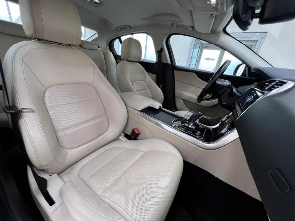 Jaguar XE I Рестайлинг с пробегом 2019 года, цена 2 499 000 рублей, 130000 км, седан, Автокод Объявления