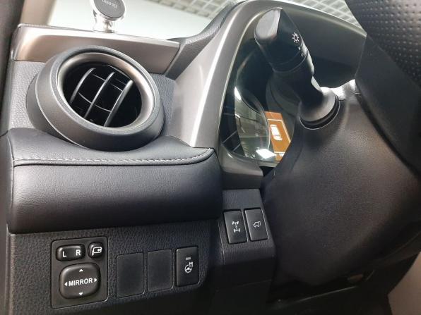 Toyota RAV4 IV (XA40) Рестайлинг с пробегом 2015 года, цена 2 499 000 рублей, 186123 км, внедорожник, Автокод Объявления