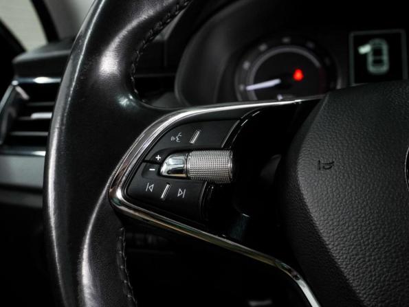 Skoda Rapid II с пробегом 2021 года, цена 1 696 000 рублей, 90515 км, лифтбек, Автокод Объявления